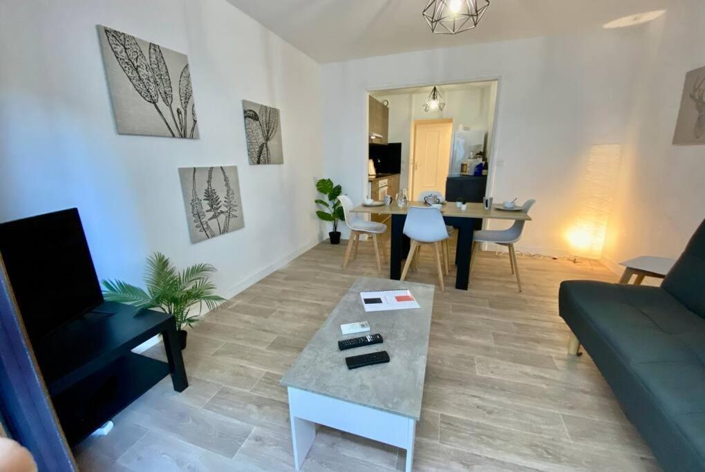 Le Carmen - Terrace - Garage Apartment Nimes Exterior photo